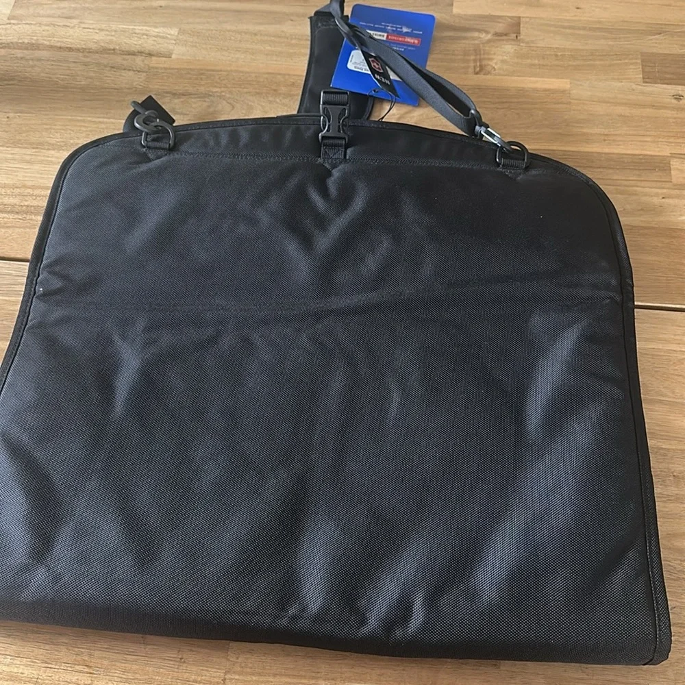 VICTORINOX Werks Traveler 2.0 deluxe garment sleeve